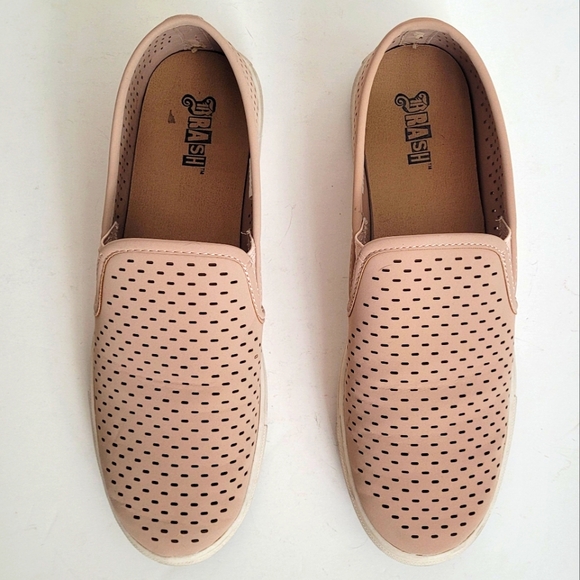 Blush Perforated slides - Picture 2 of 13